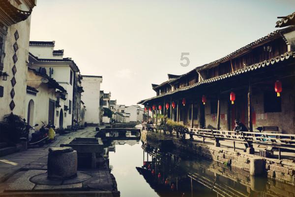 许凯分享嘴里含金鱼感觉,自曝会吃生蚕蛹,回应拥抱戏好苏的秘诀
